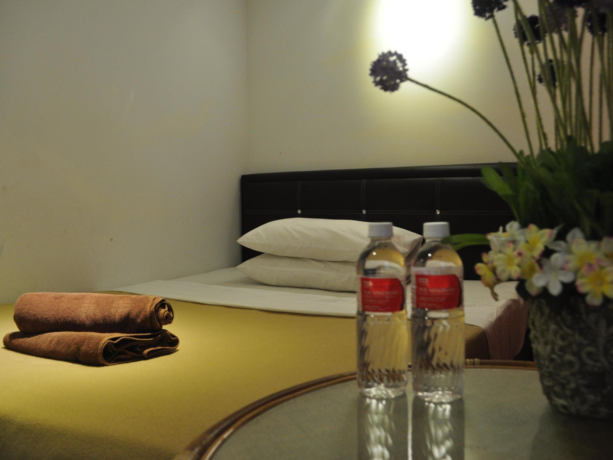 Monkey Motel Cafe Malacca ภายนอก รูปภาพ