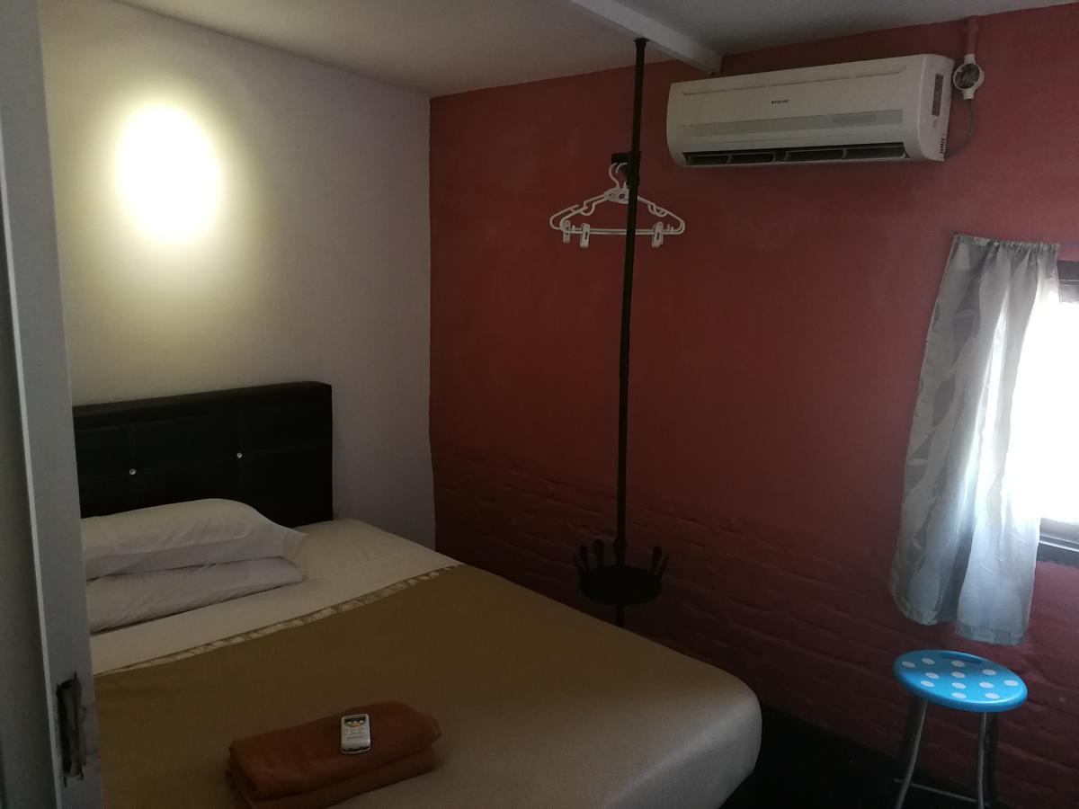Monkey Motel Cafe Malacca ภายนอก รูปภาพ