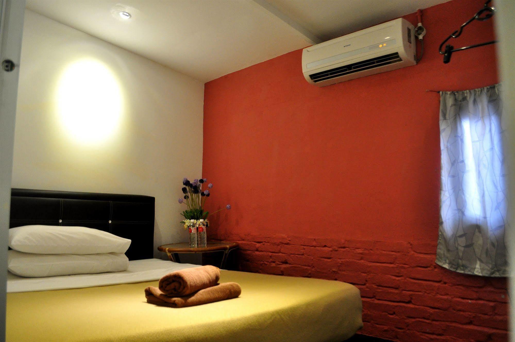 Monkey Motel Cafe Malacca ภายนอก รูปภาพ