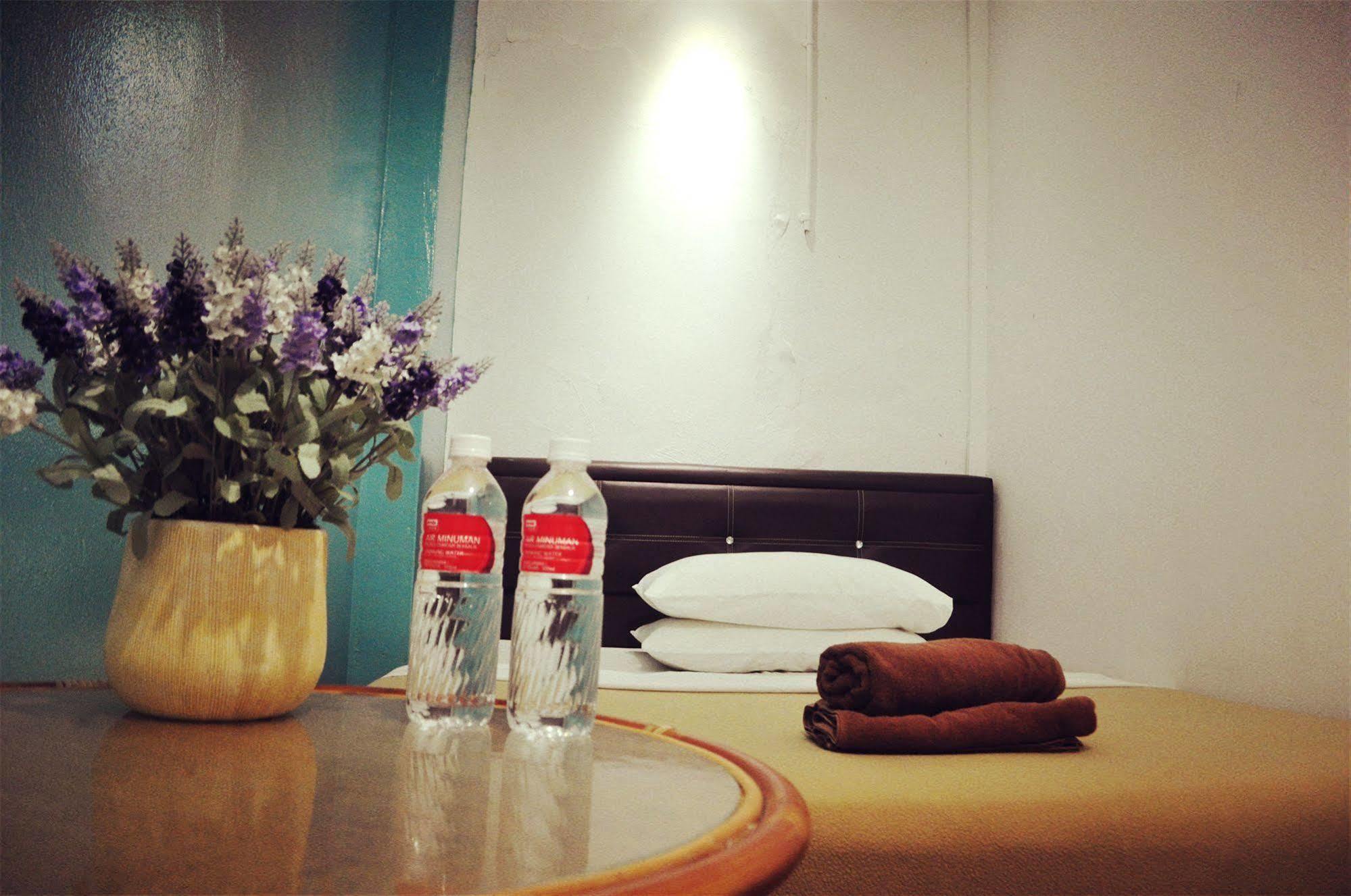 Monkey Motel Cafe Malacca ภายนอก รูปภาพ