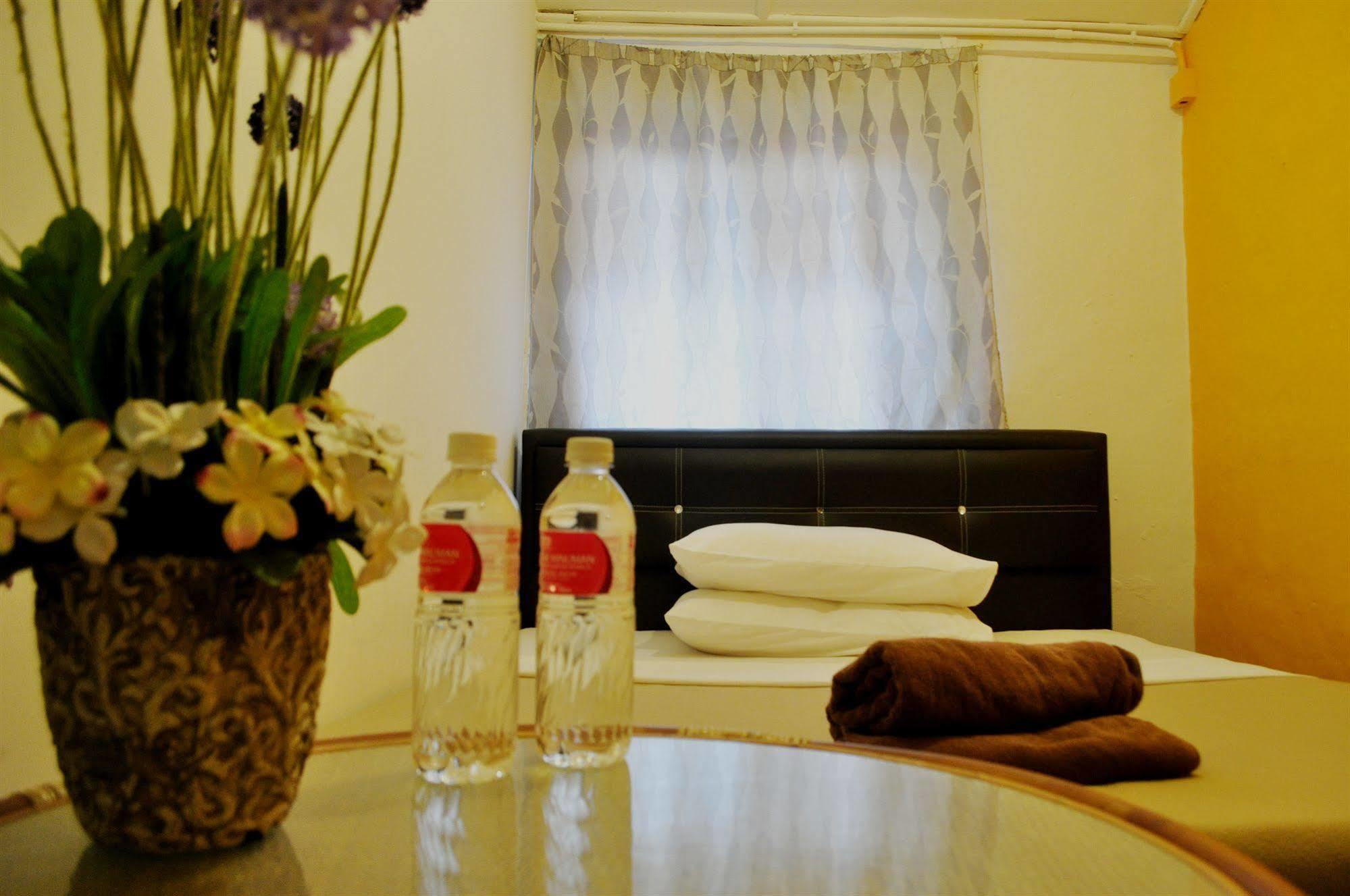 Monkey Motel Cafe Malacca ภายนอก รูปภาพ
